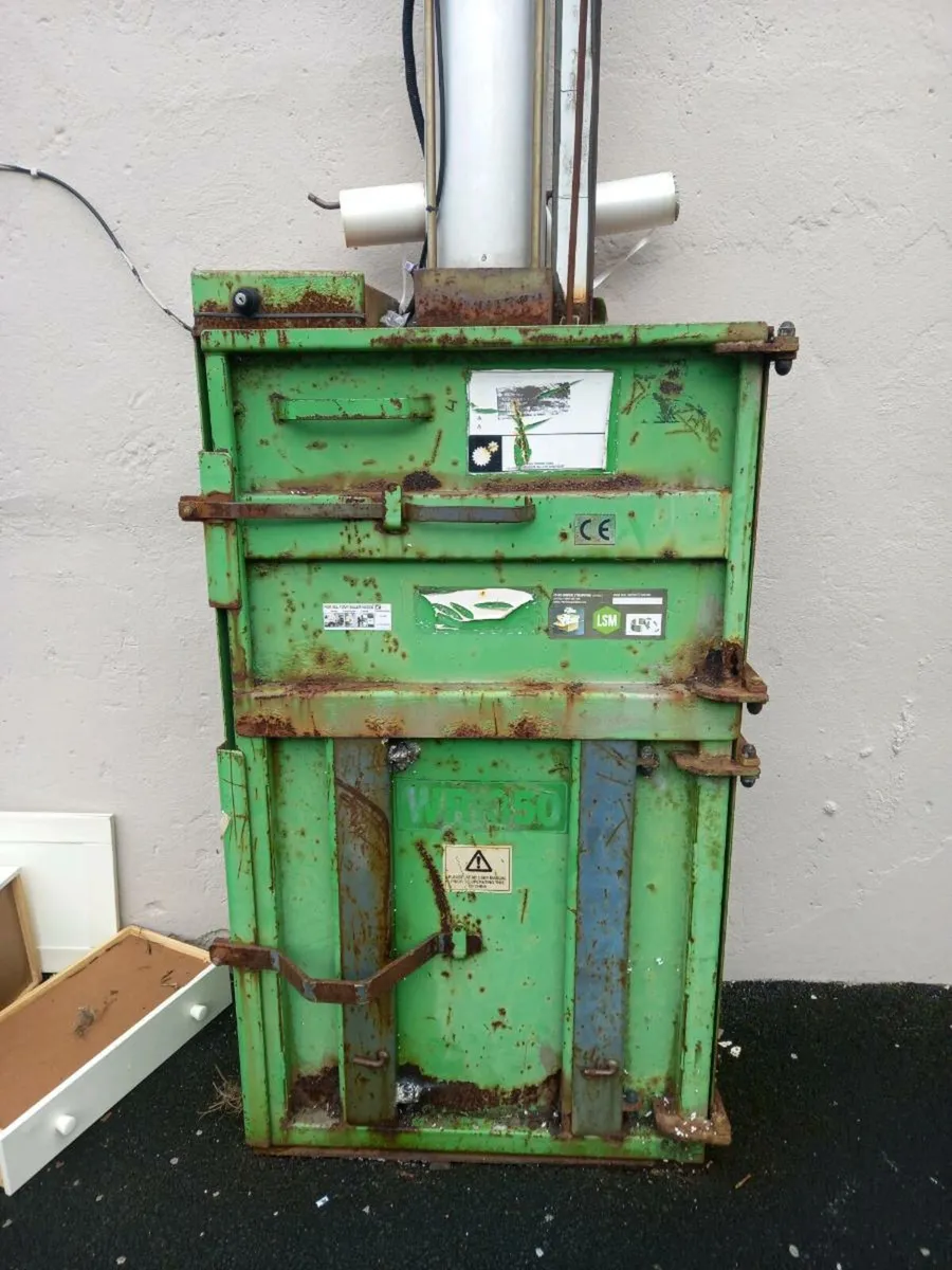 Cardboard/plastic compactor - Image 2
