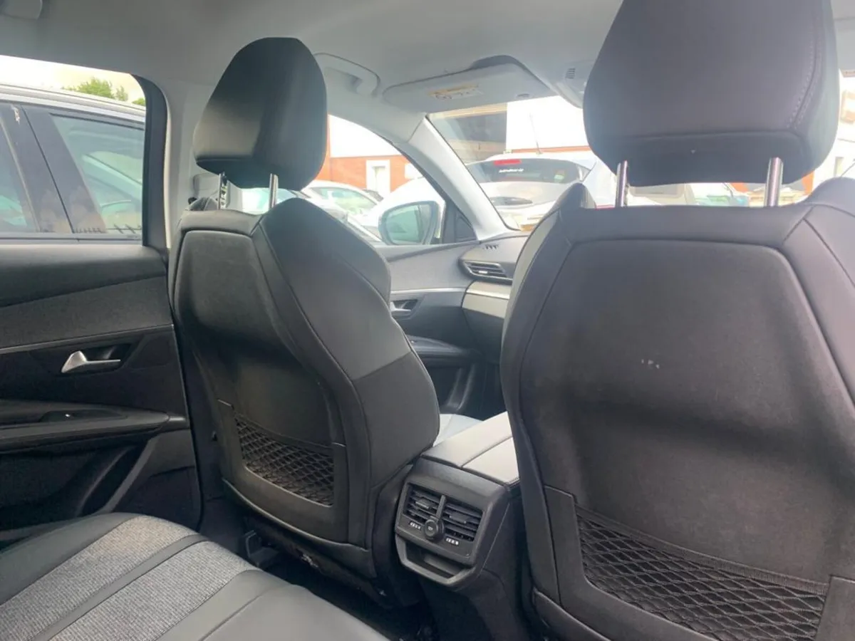 Car - Image 3