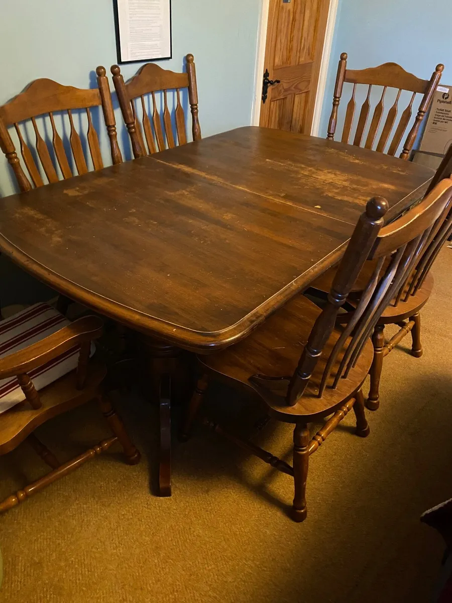 Solid oak table and 6 chairs - Image 1