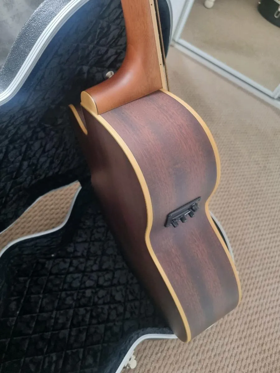 Semi acoustic bass guitar - Image 1
