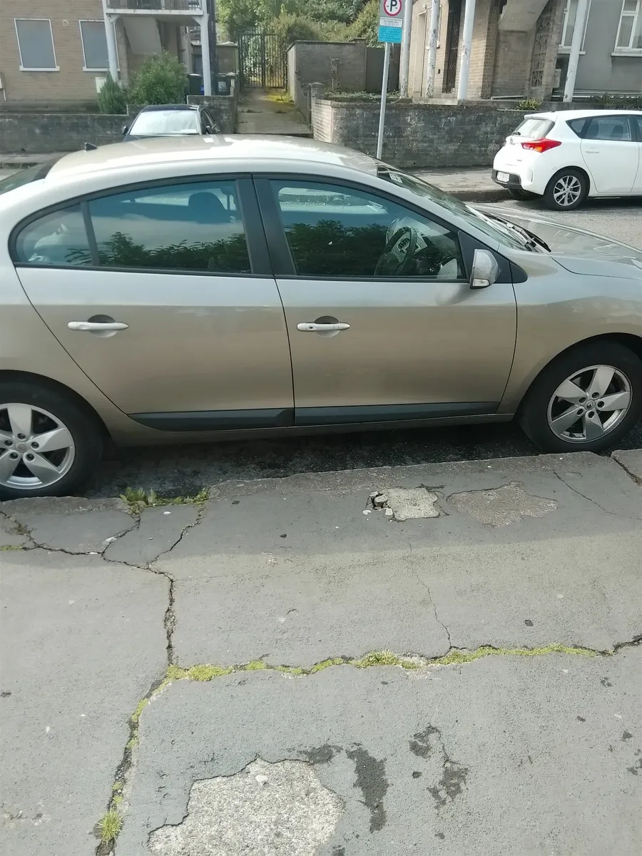 Renault Fluence 2011 - Image 2