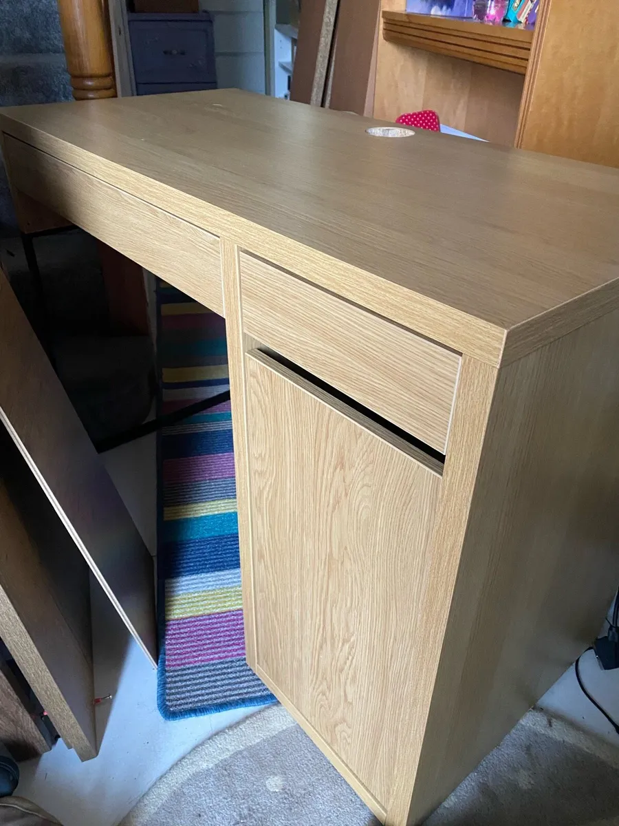 Study desk - Image 1