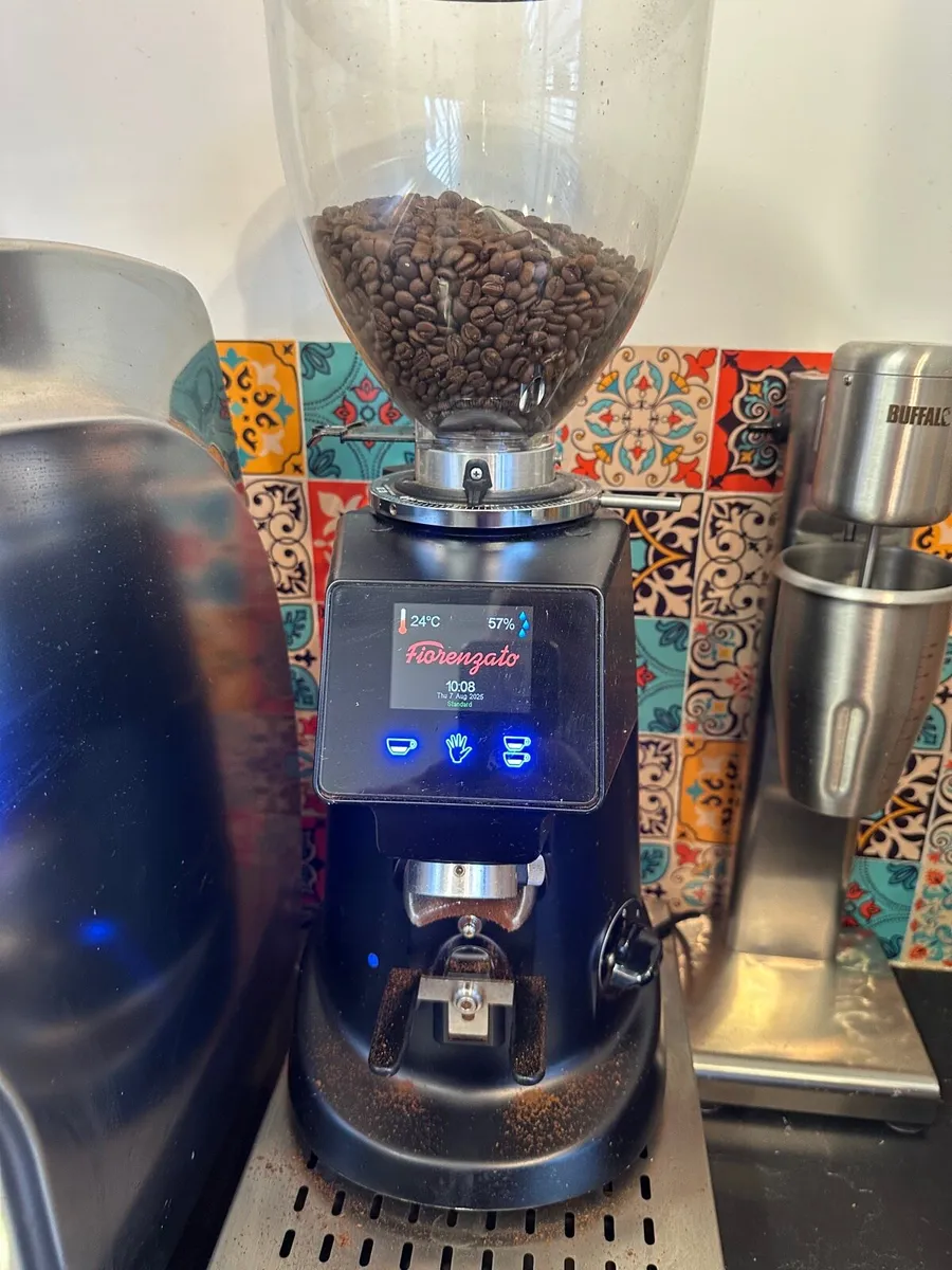 Coffee shop, fridge, boiler, grinder, hot hold+ - Image 1