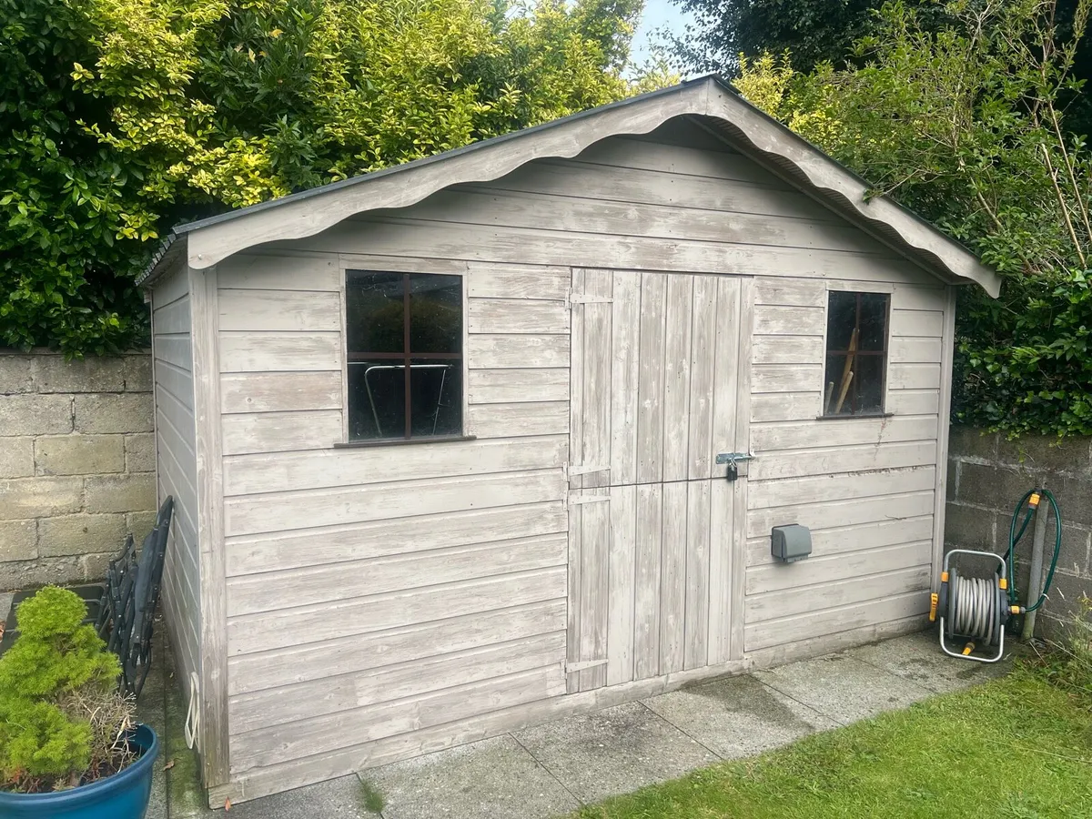 Large garden shed - Image 1