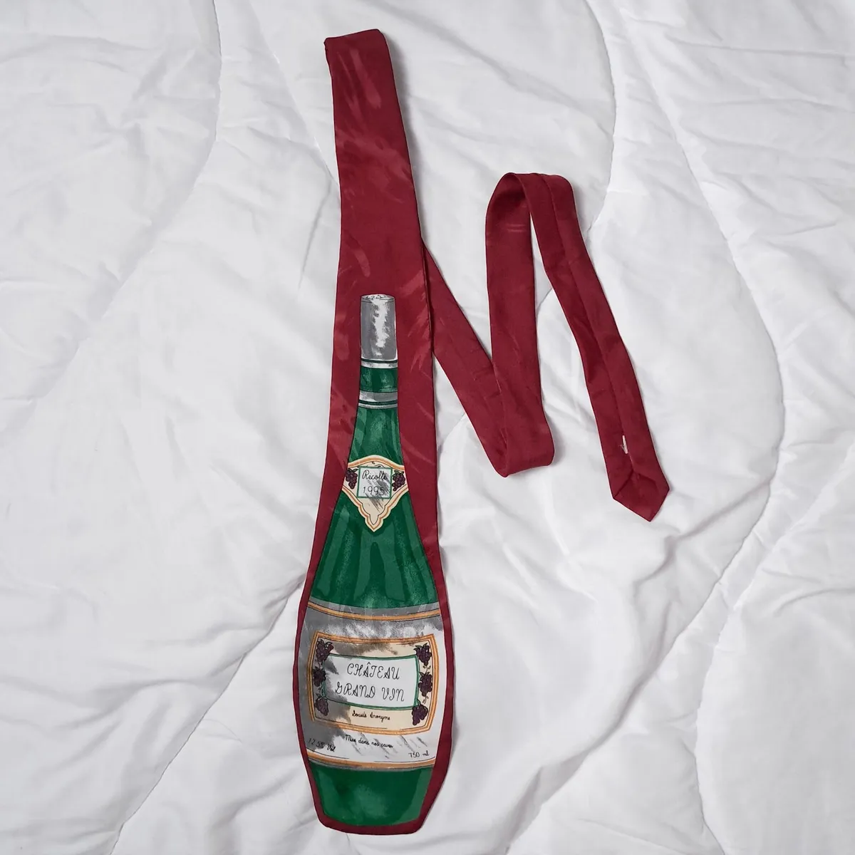 Vicky Davis Red Burgundy Green Wine Bottle Tie - Image 1