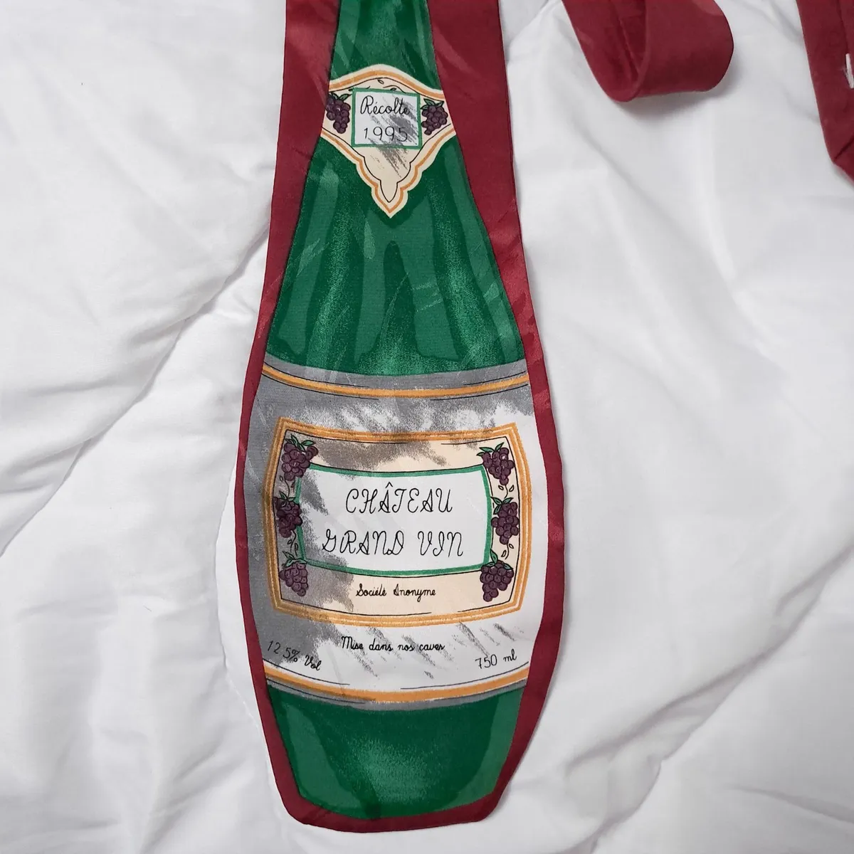Vicky Davis Red Burgundy Green Wine Bottle Tie - Image 3