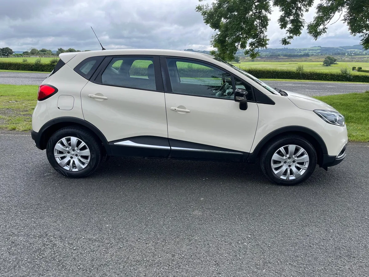 Renault Captur 2017 DCI 90 Low Mileage - Image 2