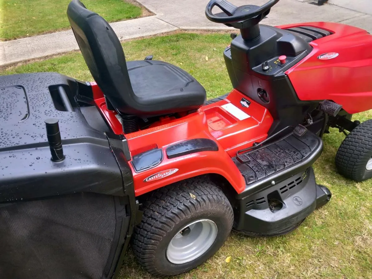 Ride on lawnmower - Image 3