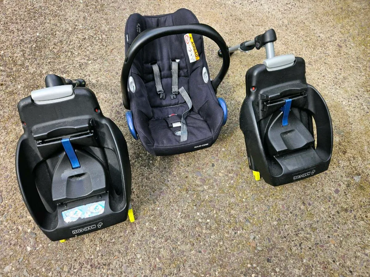 Maxi Cosi baby seat and bases free