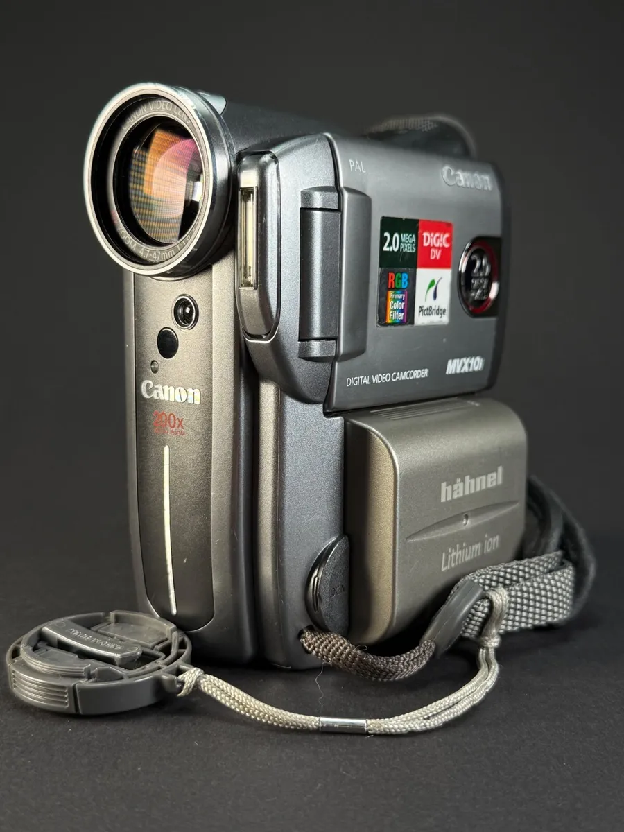 Canon MVX10i miniDV camcorder with accessories - Image 3