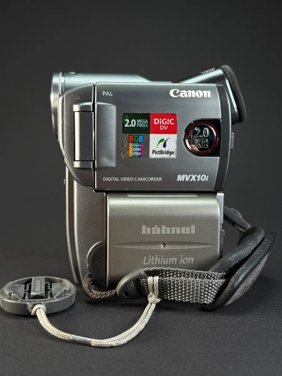 Canon MVX10i miniDV camcorder with accessories - Image 4