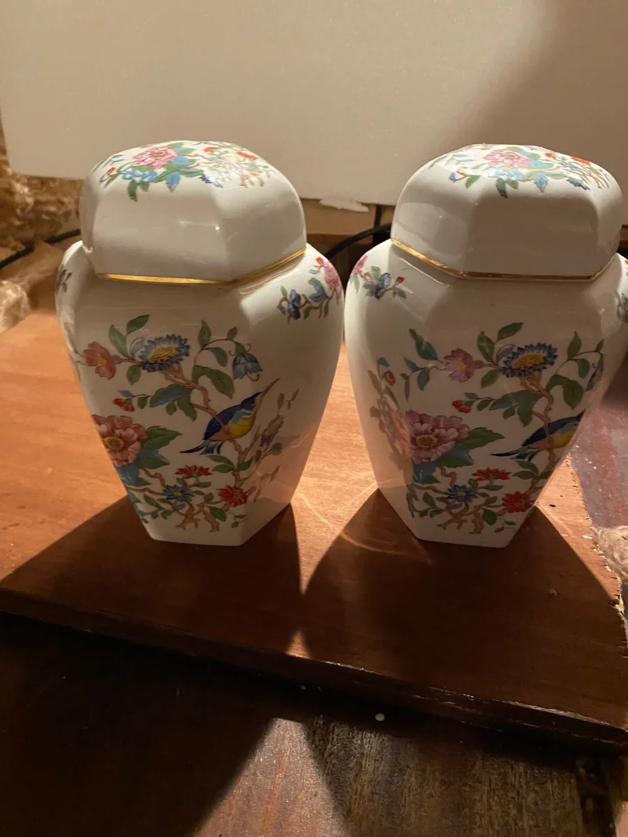 Large Aynsley Pembroke ginger jars  with lids - Image 1