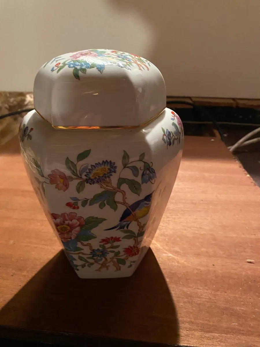 Large Aynsley Pembroke ginger jars  with lids - Image 2