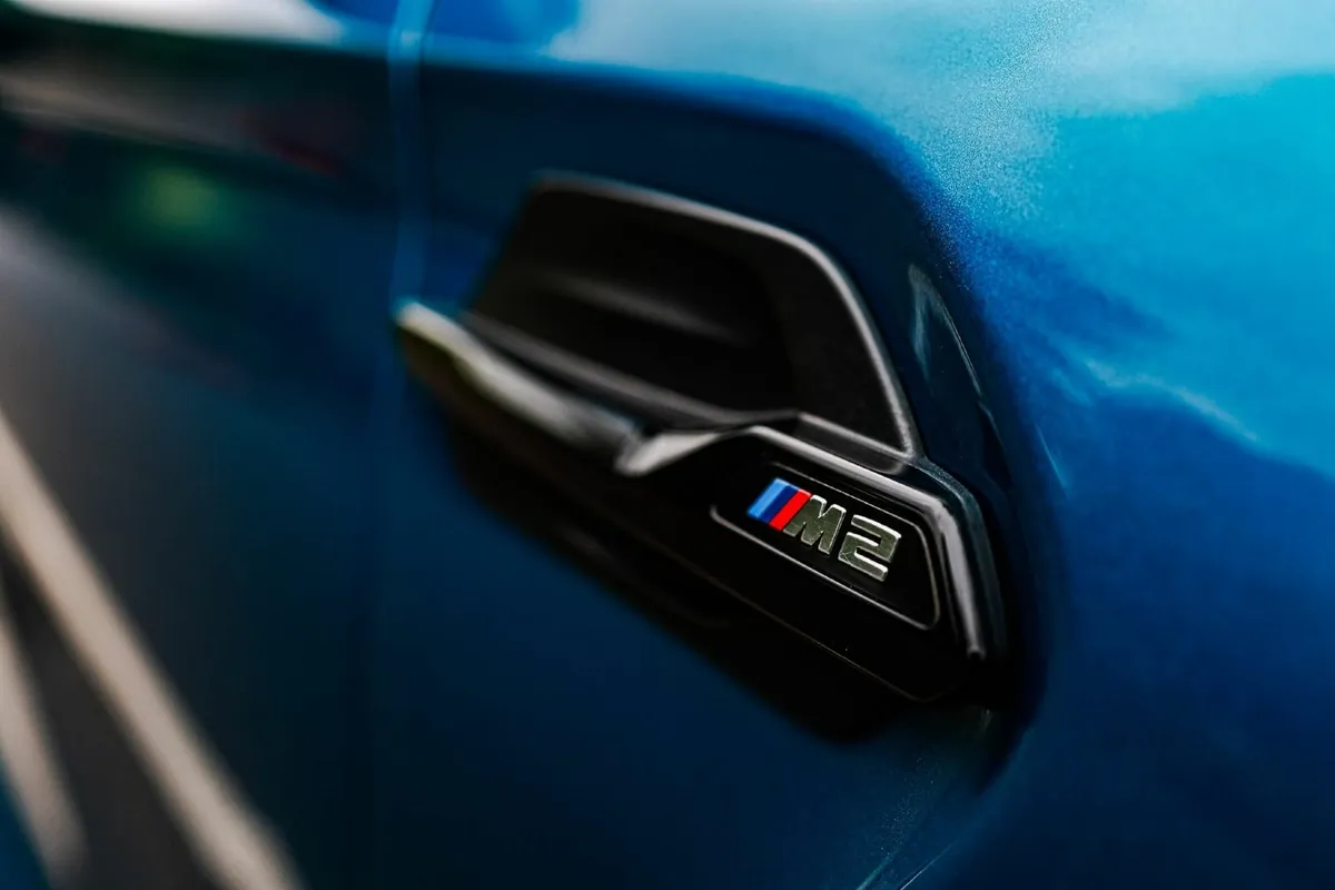 BMW M2 | OG Manual | 2016 - Image 2