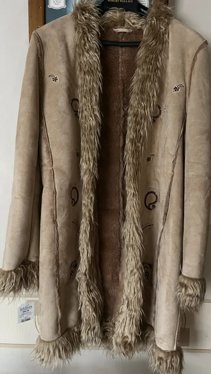 New Women’s size Embroidered 12 Fur Lined Coat - Image 1