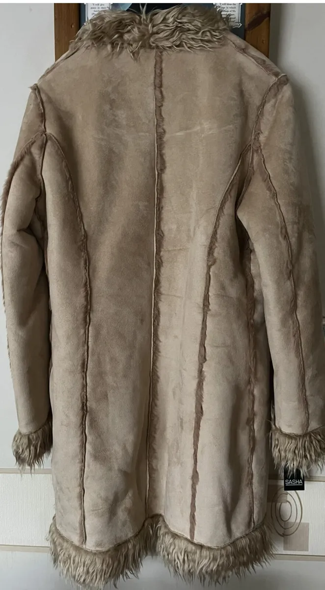 New Women’s size Embroidered 12 Fur Lined Coat - Image 3