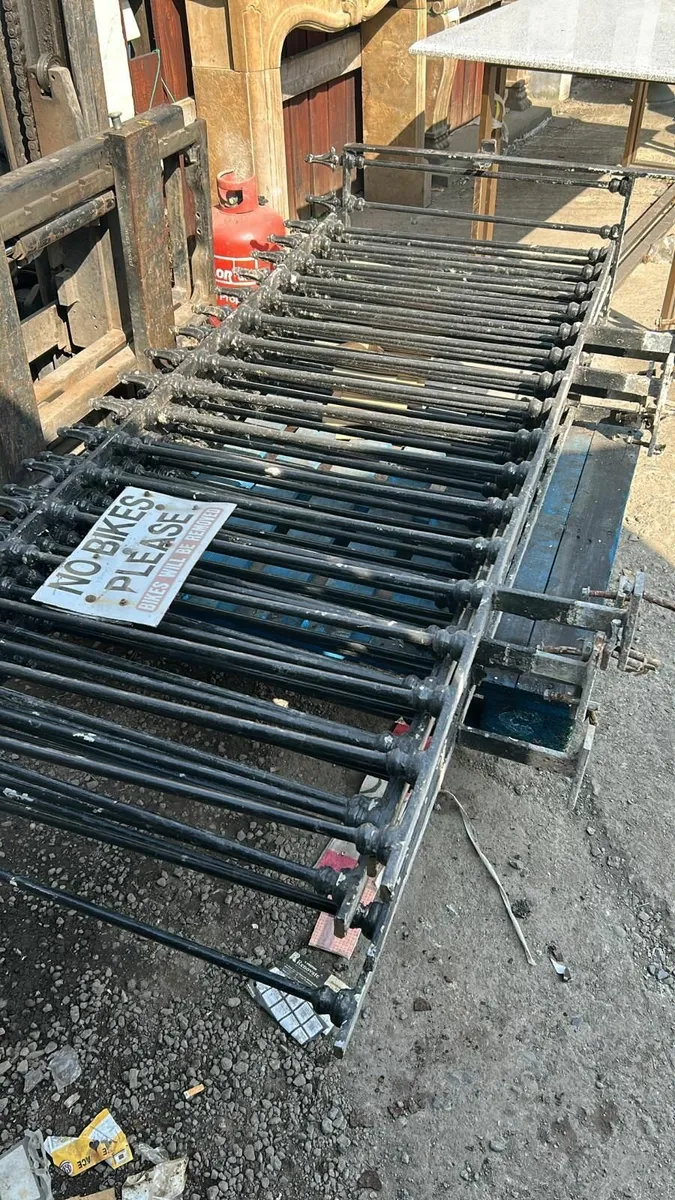 Iron Spear Top Railings 30mtrs - Image 3