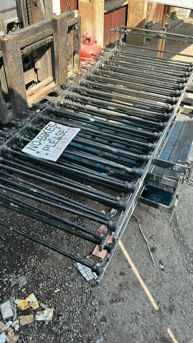 Iron Spear Top Railings 30mtrs - Image 4