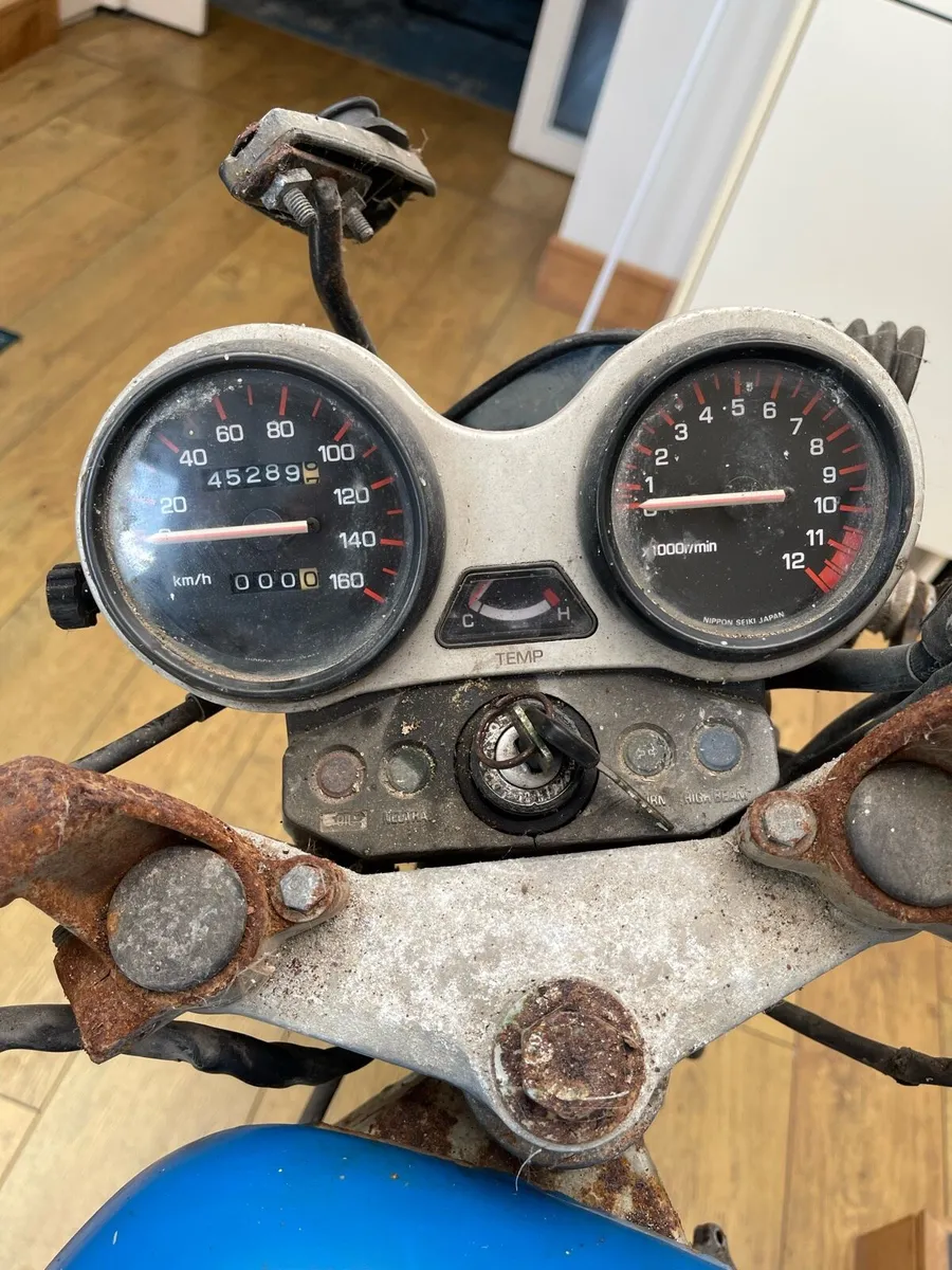 Yamaha TZR 125 Barn Find - Image 4