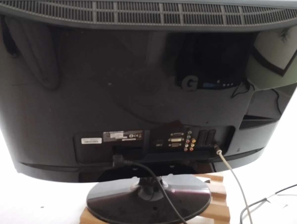 LG TV - Image 3