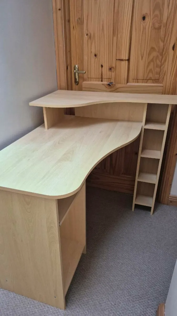 Office/study desk - Image 2