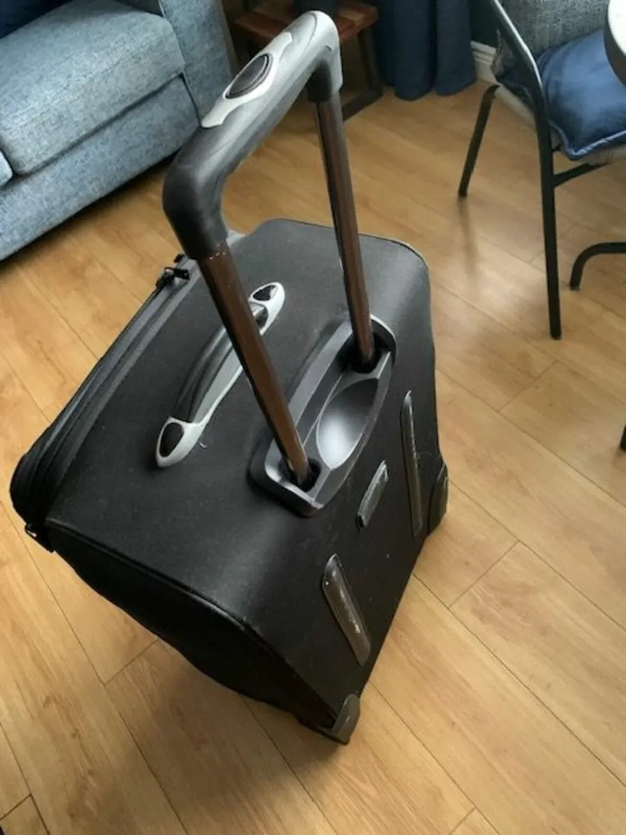 Large suitcase - Image 3