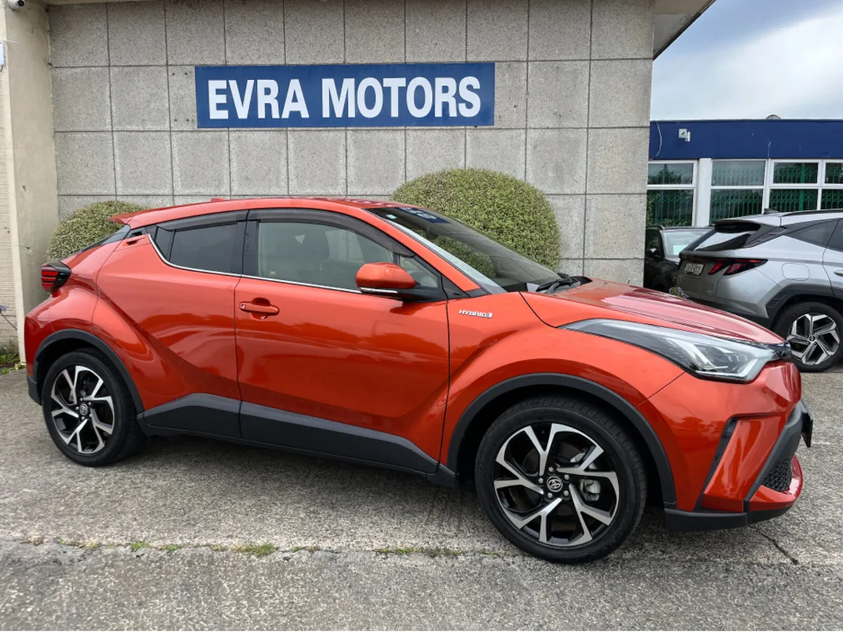 Toyota C-HR SOL HYBRID AUTOMATIC 1.8 PETROL //HIGH - Image 2