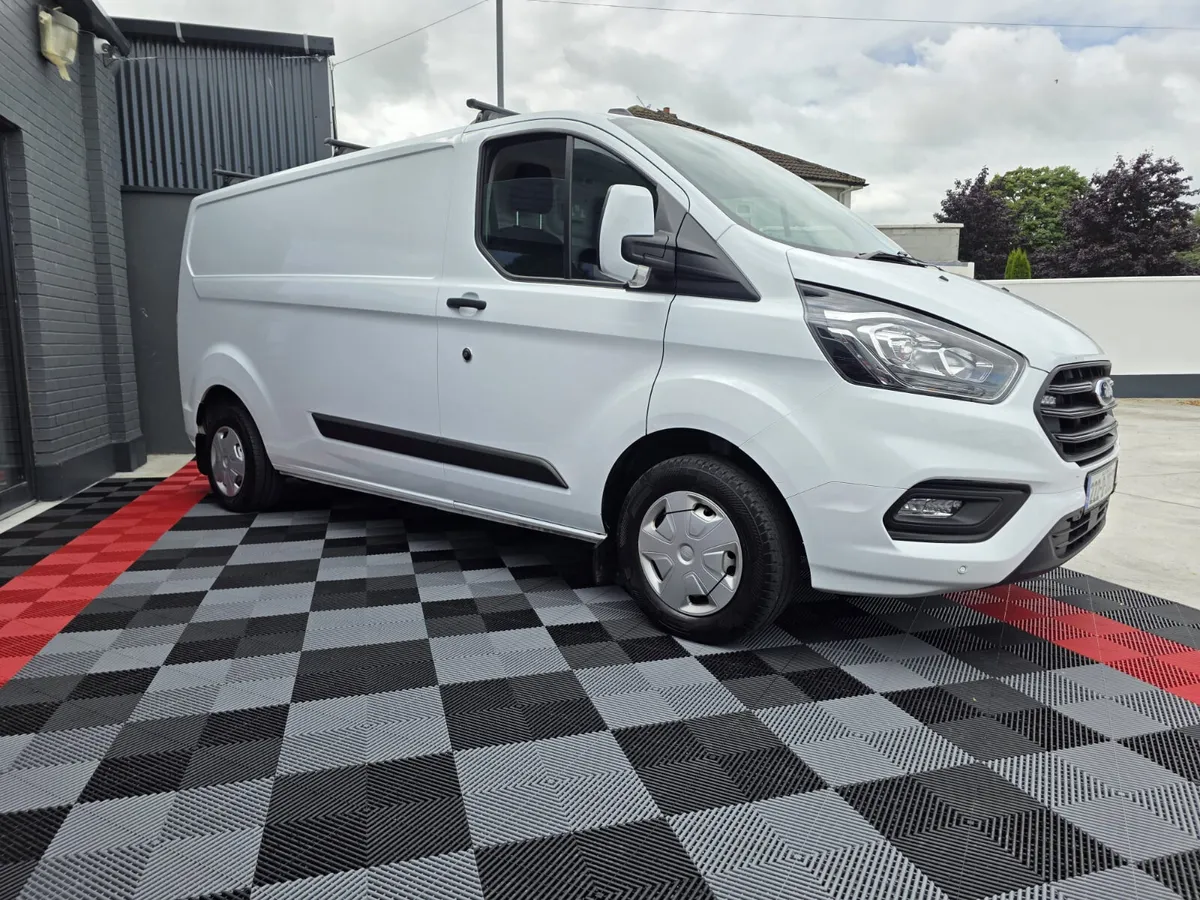 Ford Transit Custom 2022 A/C + Inverter - Image 4