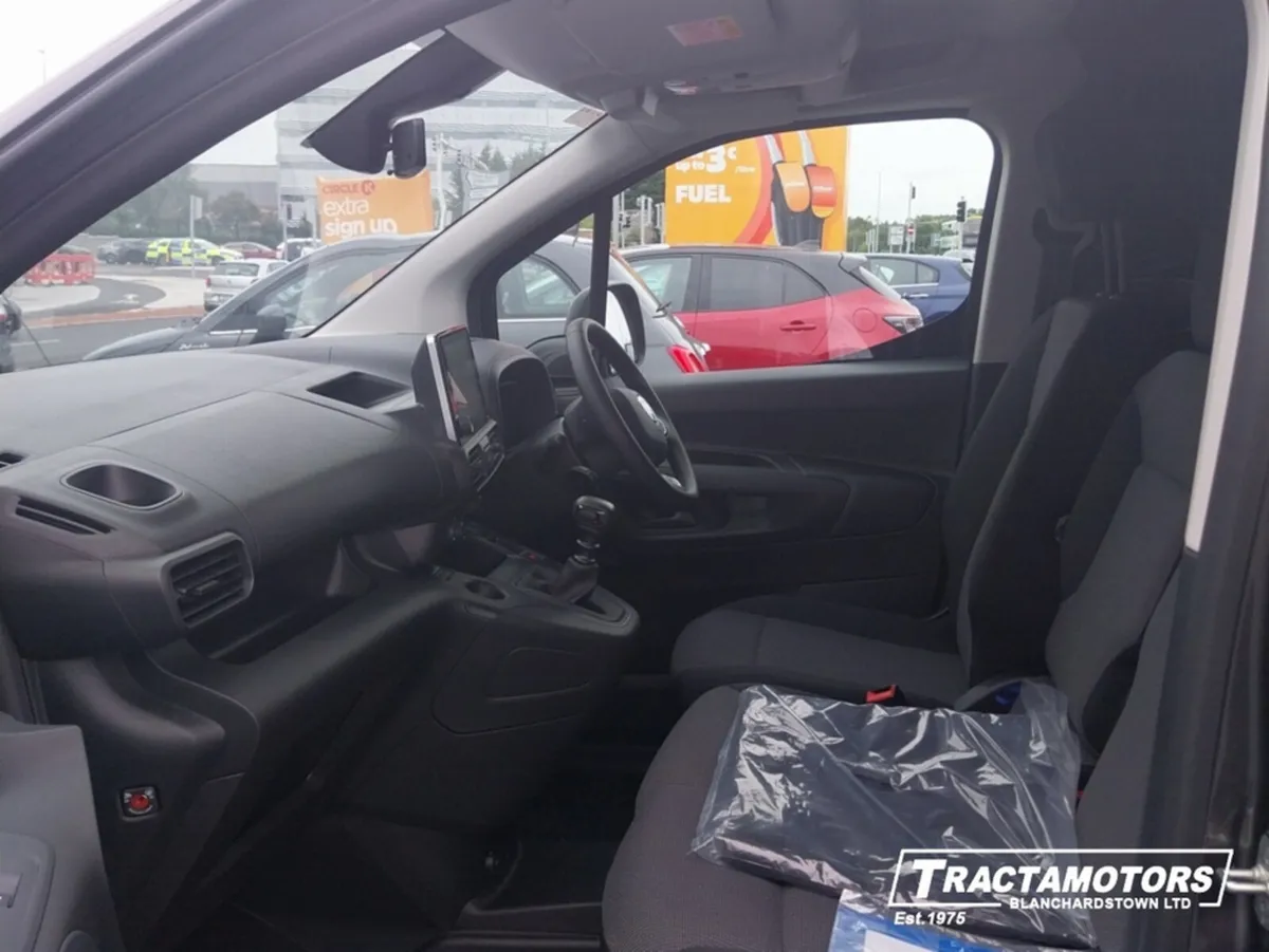 Fiat Doblo SWB 1.5 100HP 650KG 4DR - Image 4