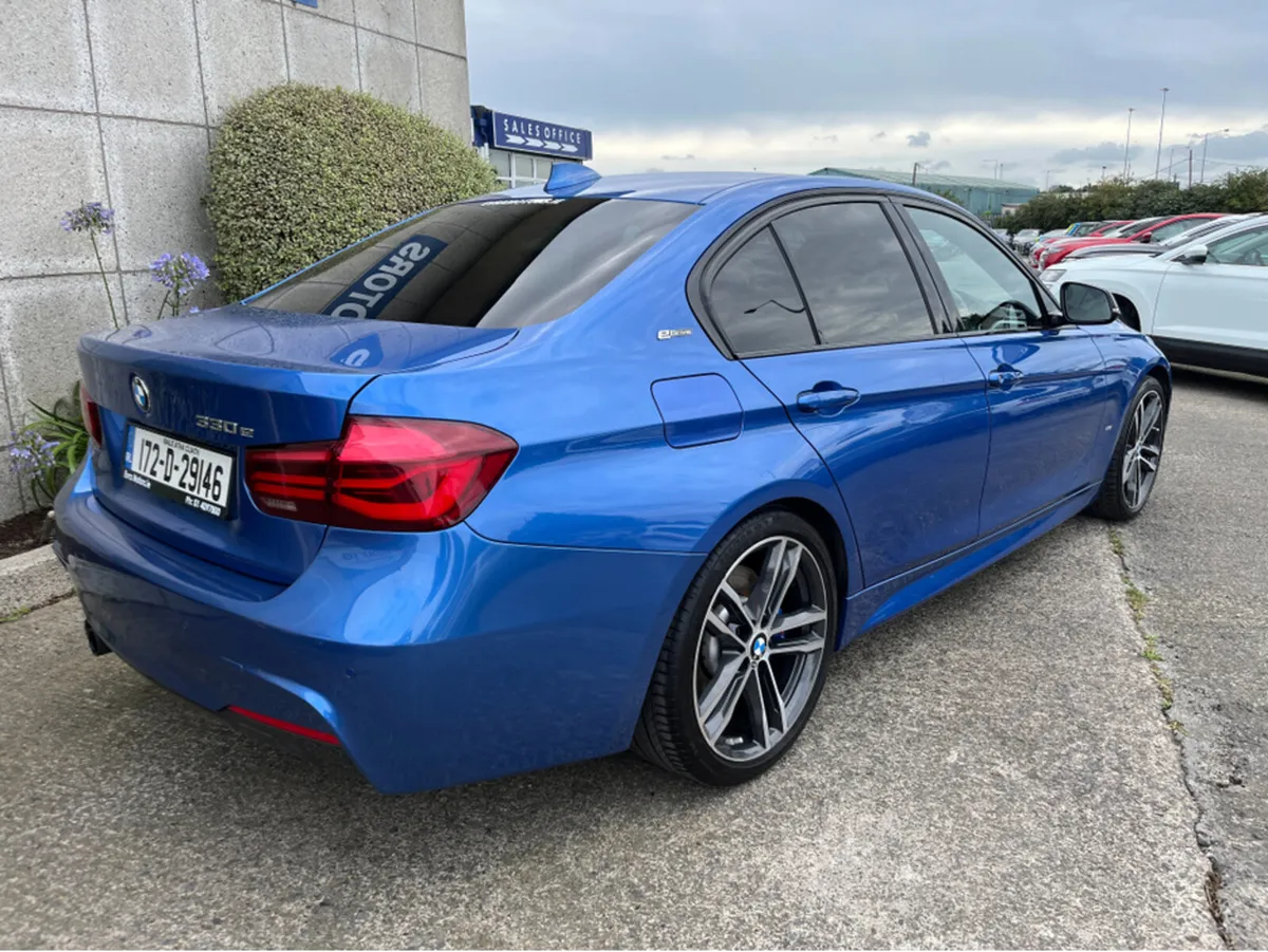 BMW 3-Series 330e M-SPORT SHADOWLINE PHEV 2.0 PETR - Image 4