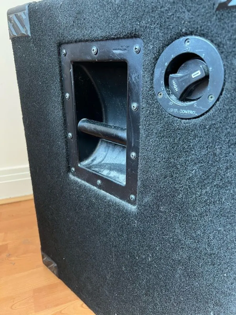 Markbass cabinet . All details in photos . - Image 2