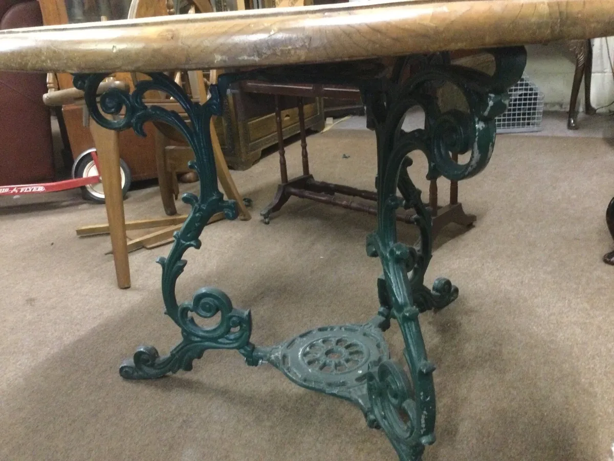 Cast iron base circular pub tables - Image 2