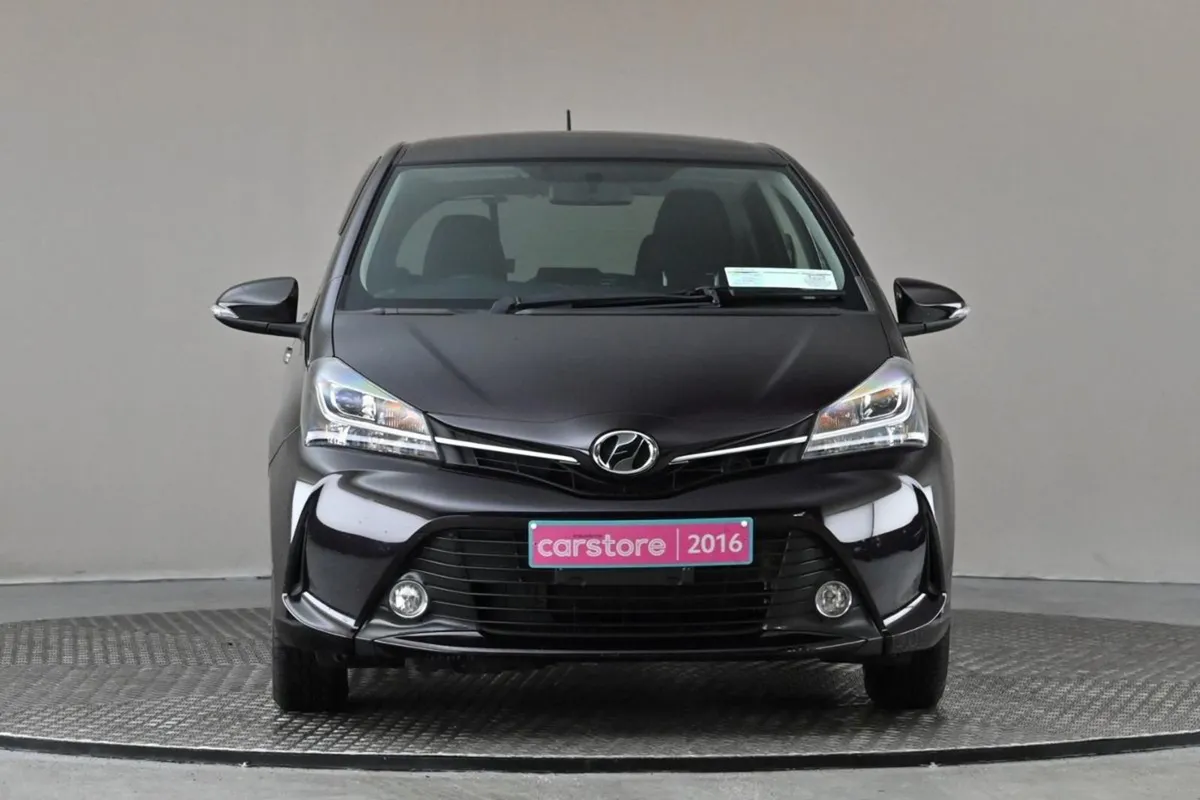 Toyota Vitz 1.3 CVT  reverse Cam privacy Glass - Image 2