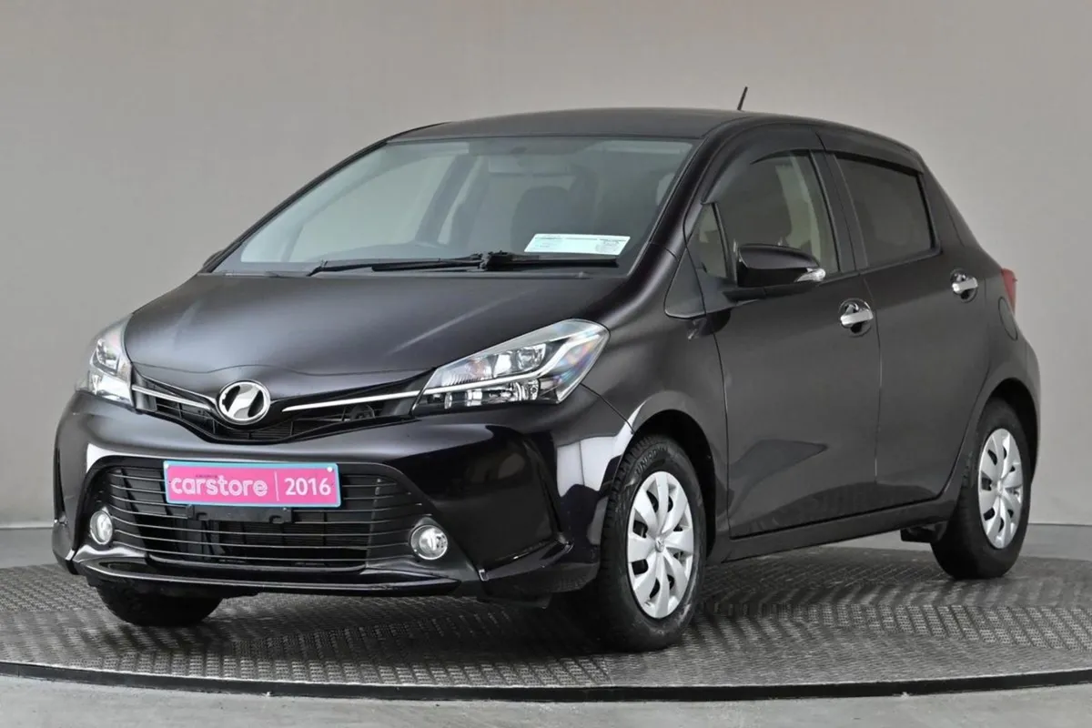 Toyota Vitz 1.3 CVT  reverse Cam privacy Glass - Image 3