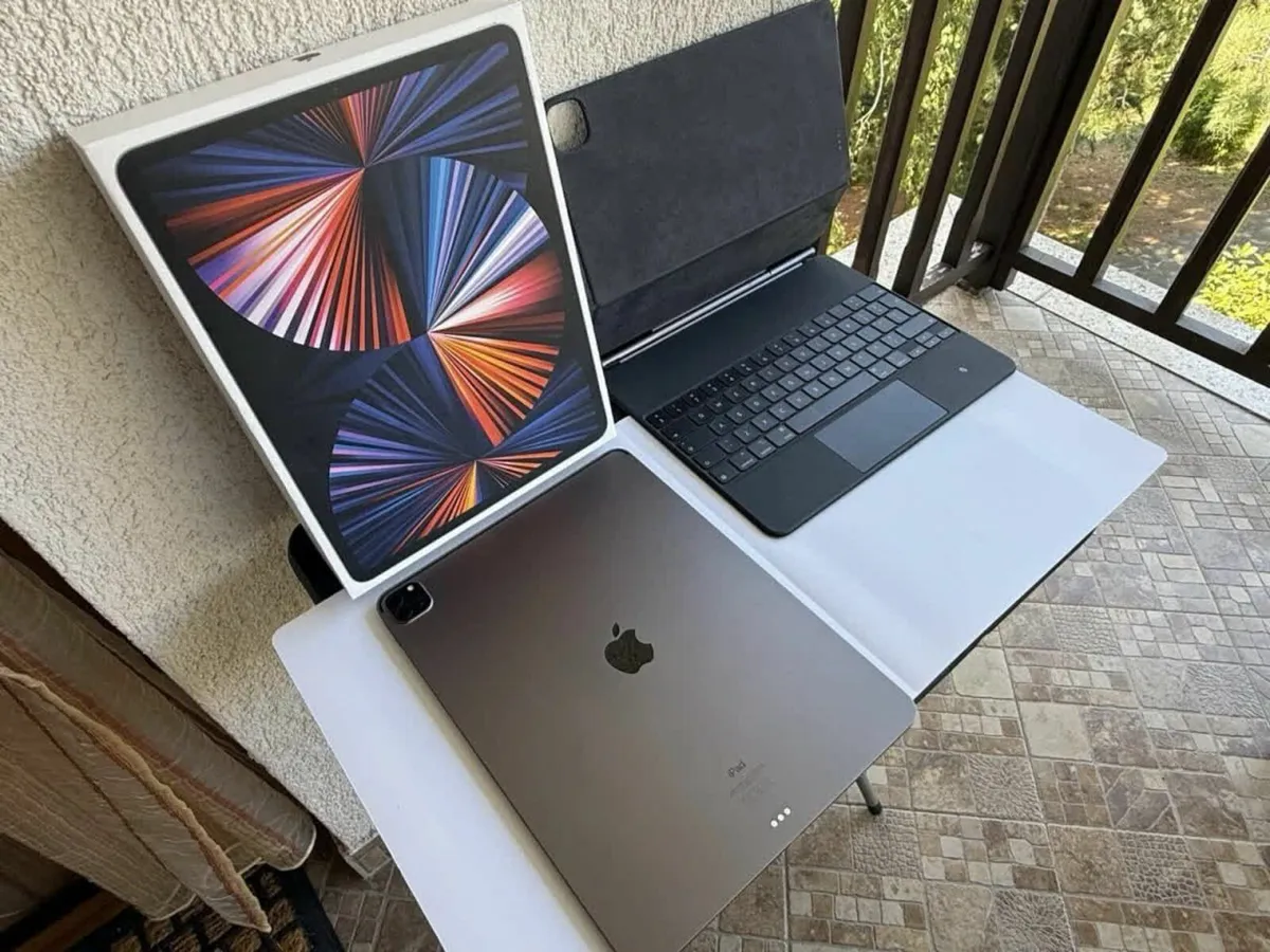 Apple iPad Pro 5. Gen 256GB, Wi-Fi + 5G - Image 1