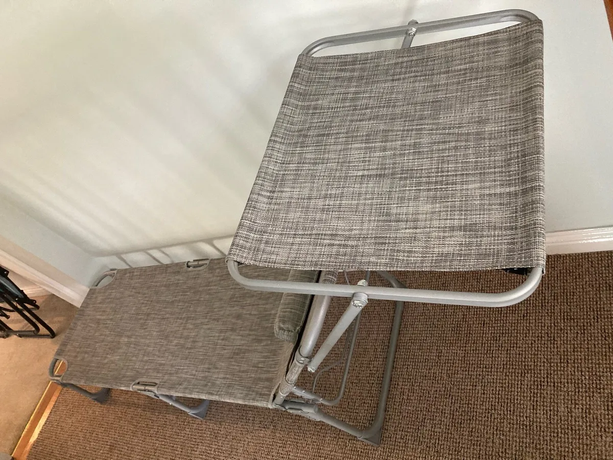 Summer garden lounger & chairs - Image 4