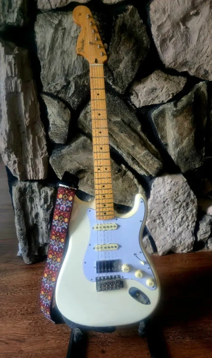 2016 Fender Jimi Hendrix STRATOCASTER MIM - Image 1