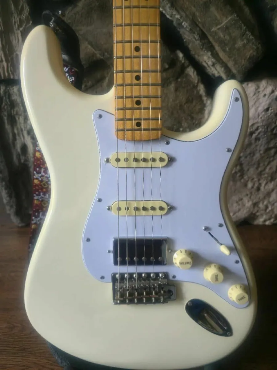 2016 Fender Jimi Hendrix STRATOCASTER MIM - Image 2