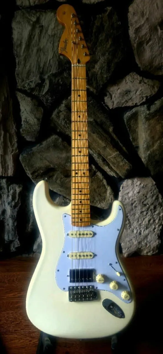 2016 Fender Jimi Hendrix STRATOCASTER MIM - Image 3