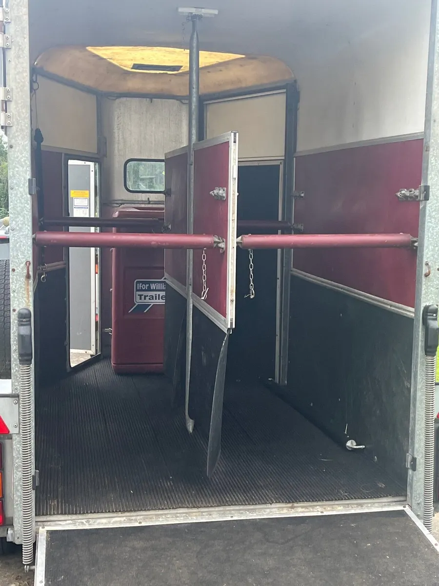 Ifor Williams 506 Horse Box - Image 1