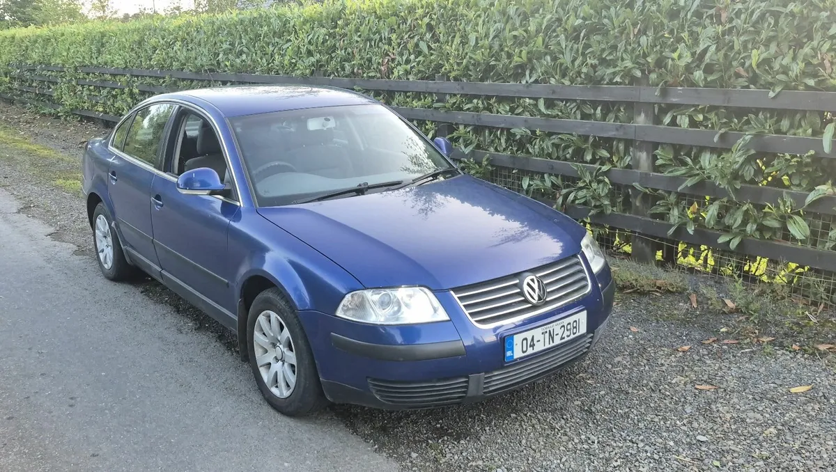 Volkswagen Passat 2004 - Image 1