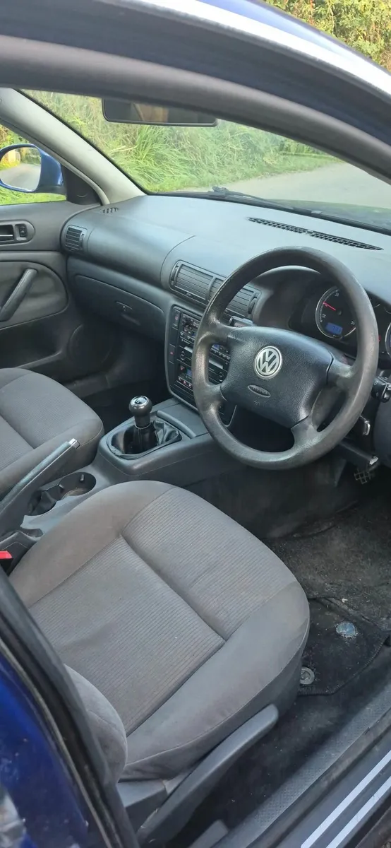 Volkswagen Passat 2004 - Image 4