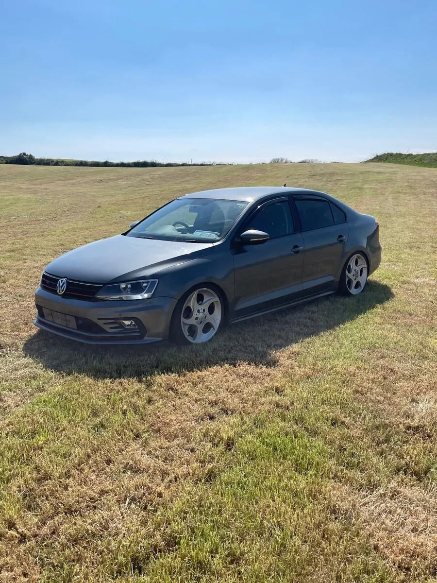 Volkswagen Jetta 2017 - Image 3