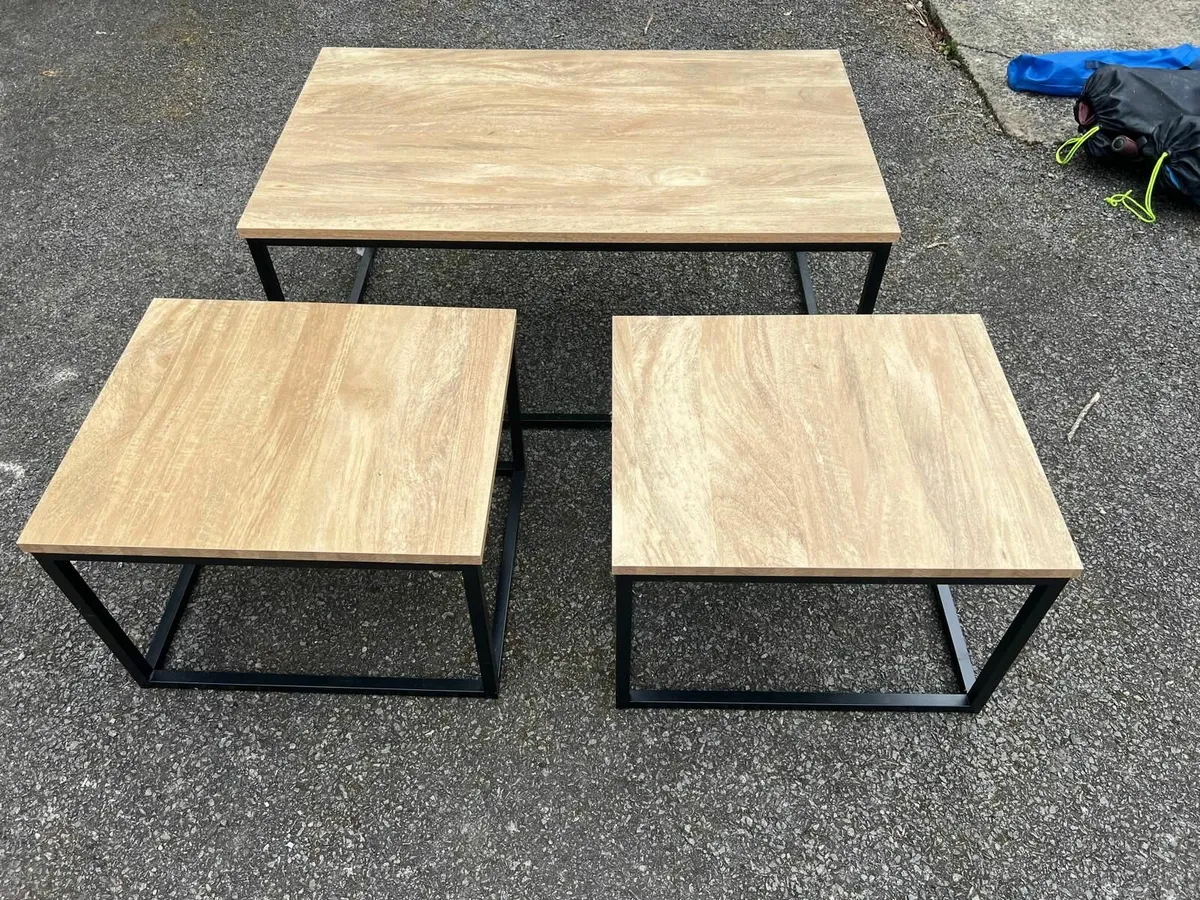 Nest of coffee tables