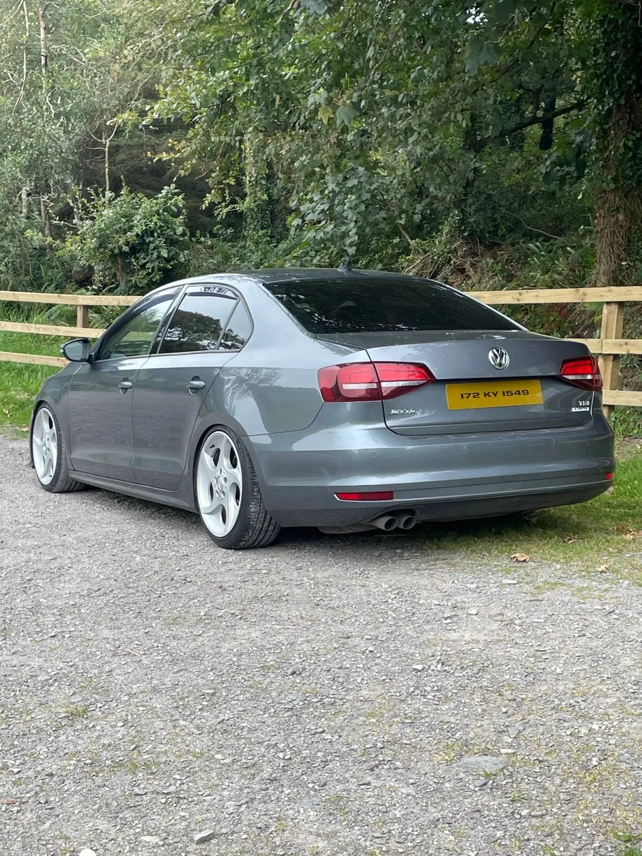 Volkswagen Jetta 2017 - Image 4