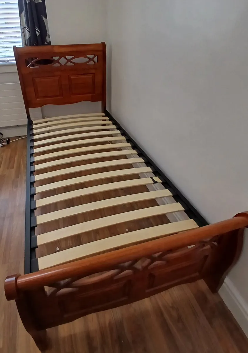 Single bed - Image 1