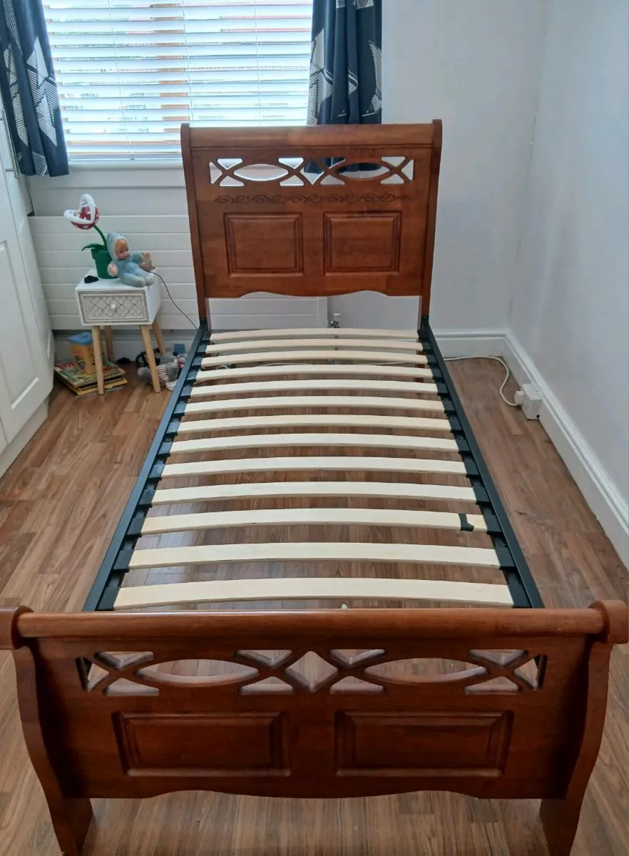 Single bed - Image 2