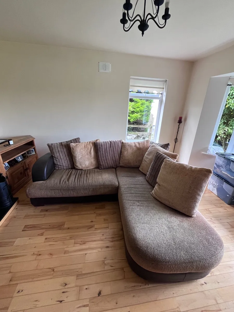 Comfortable corner sofa - Image 1