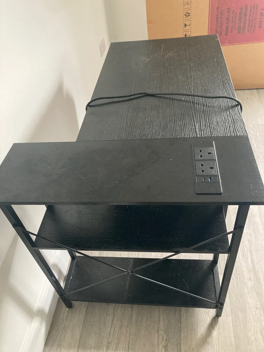 Computer table - Image 1