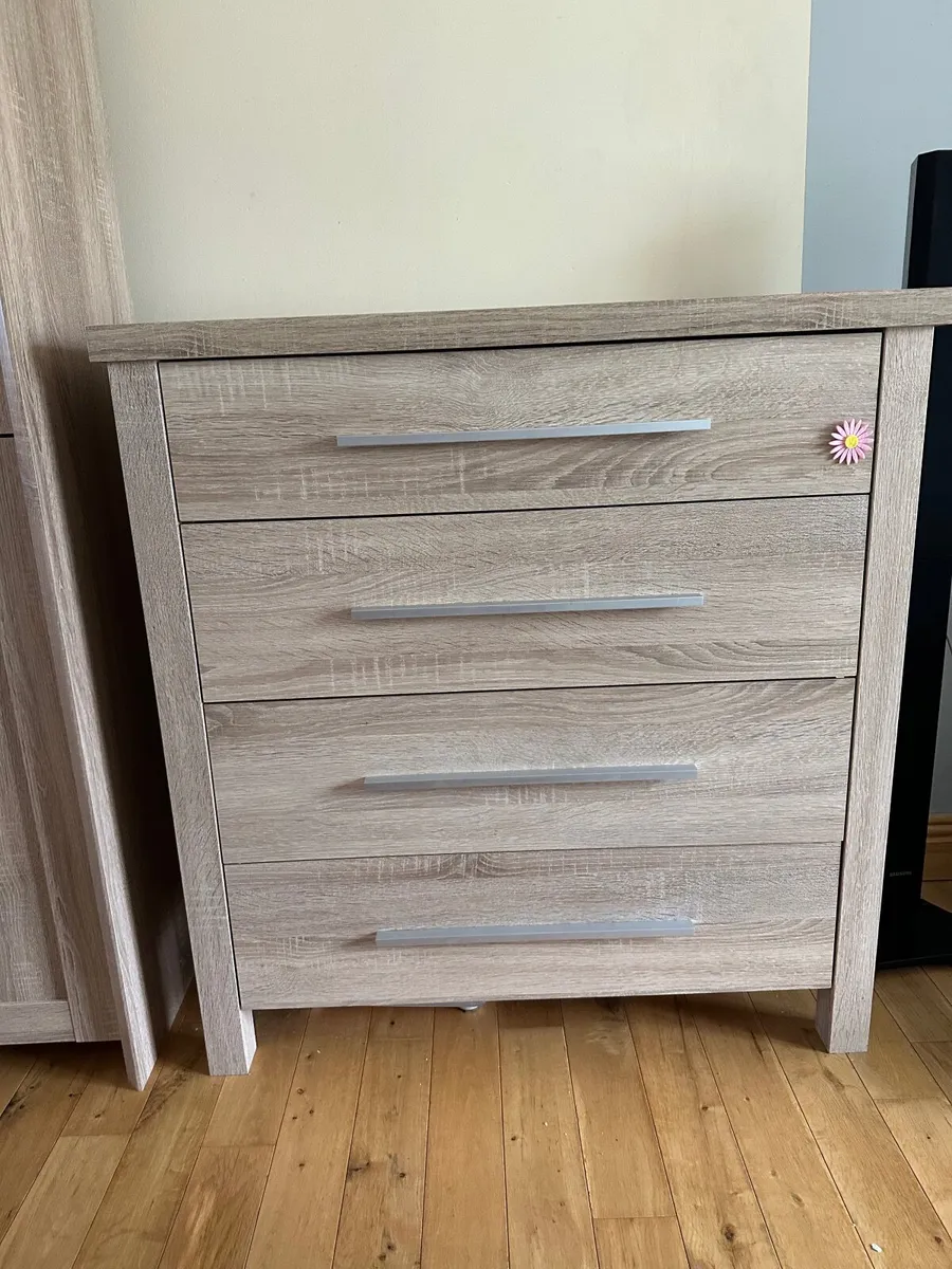 Cabinet with 4 drawers - Image 1